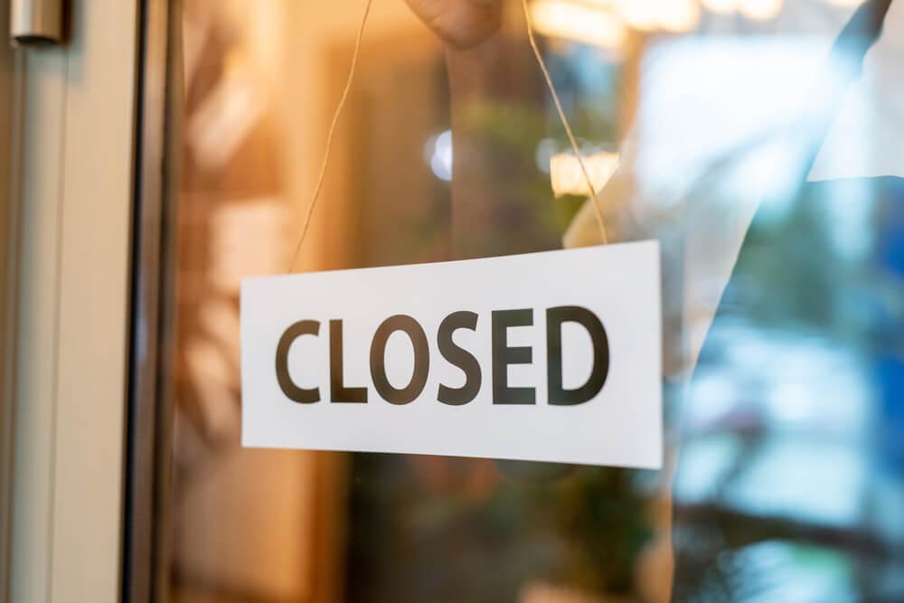Closed sign hanging in a businesses window.
